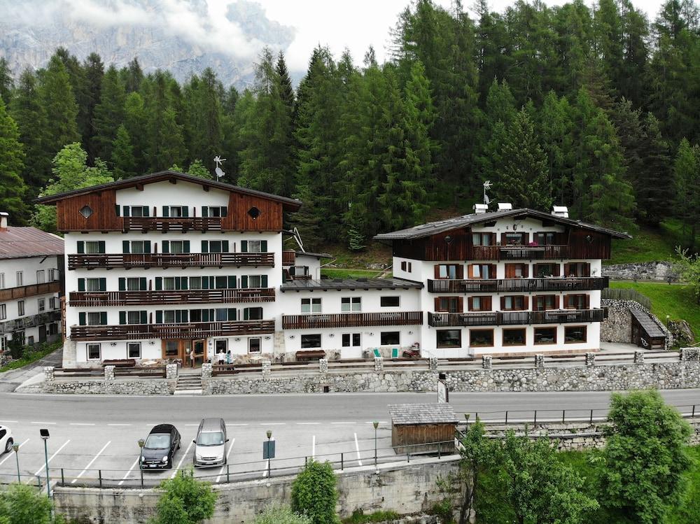 Hotel Des Alpes 코르티나 담페조 외부 사진