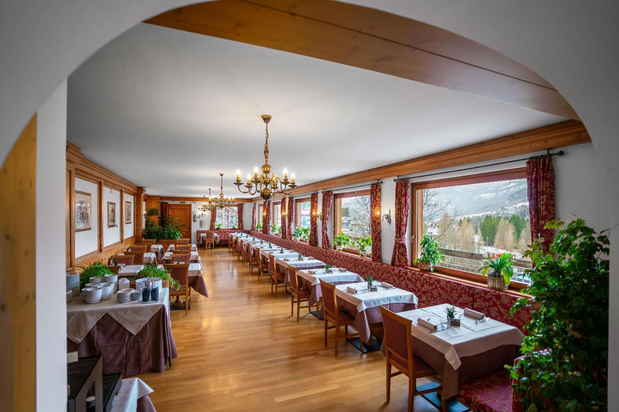 Hotel Des Alpes 코르티나 담페조 외부 사진